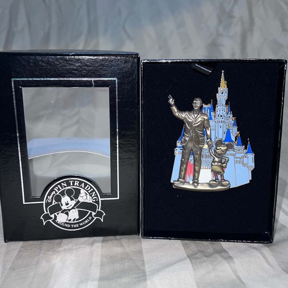 DISNEY PARTNERS MICKEY & WALT SLEEPING BEAUTY CASTLE JUMBO PIN 2005 ORIGINAL BOX